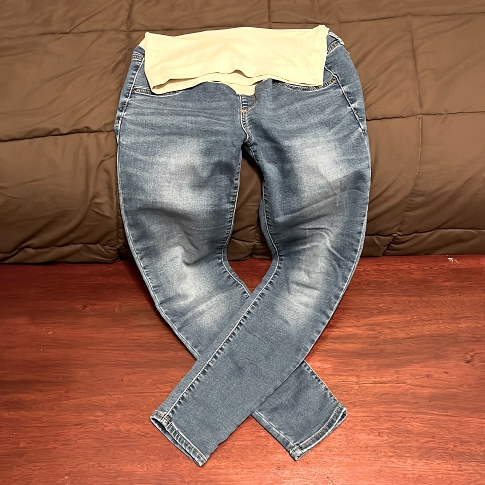 Size 8 Maternity jeans from Target, a:glow brand, soft & stretchy!